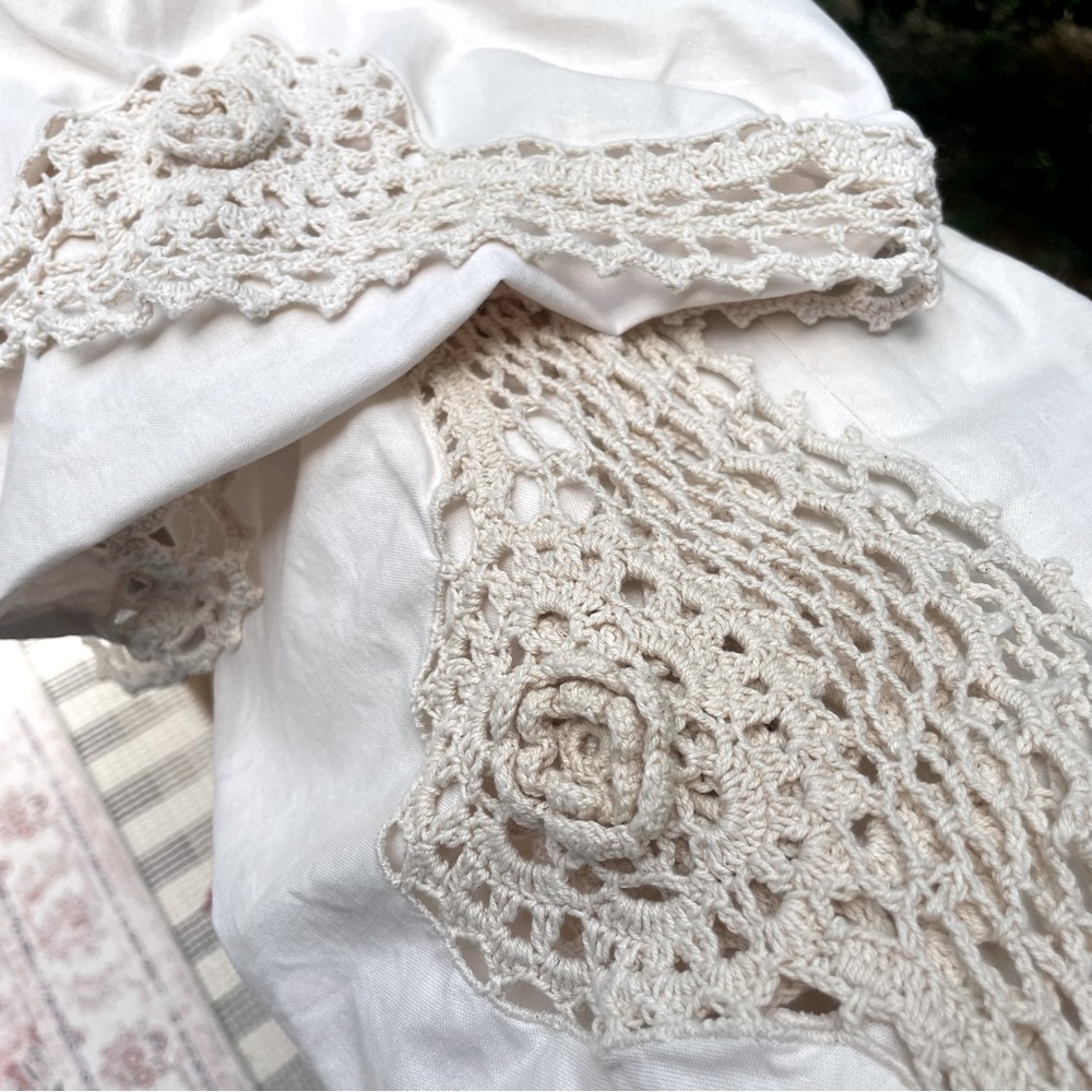 Vintage Crochet Twin Size BedSkirt / Ivory